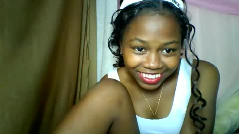 Snapshot of lara_belle chatting on May 10, 2026, 10:04 pm lara_belle online show from May 10, 2026, 10:04 pm