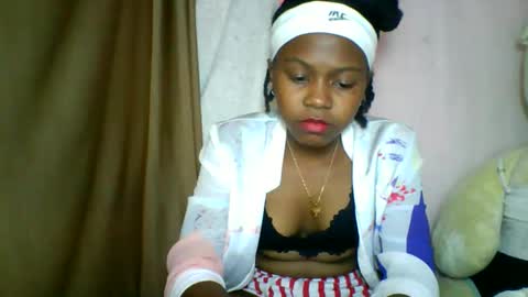 Snapshot of lara_belle chatting on May 15, 2026, 10:22 am lara_belle online show from May 15, 2026, 10:22 am