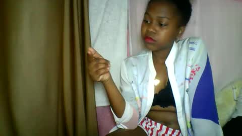 Snapshot of lara_belle chatting on May 15, 2026, 11:01 pm lara_belle online show from May 15, 2026, 11:01 pm
