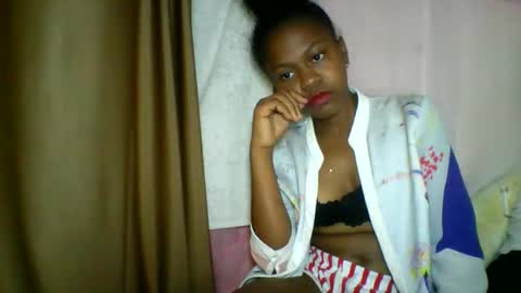 Snapshot of lara_belle chatting on May 15, 2026, 11:34 pm lara_belle online show from May 15, 2026, 11:34 pm