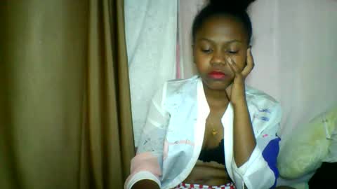 Snapshot of lara_belle chatting on May 16, 2026, 12:40 am lara_belle online show from May 16, 2026, 12:40 am