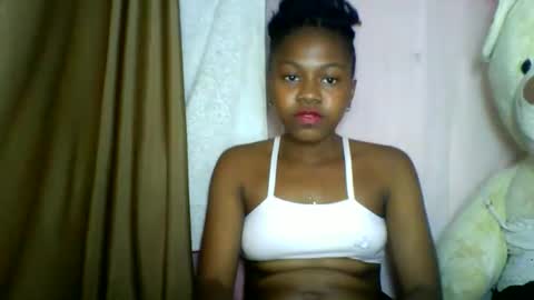 Snapshot of lara_belle chatting on May 18, 2026, 7:20 pm lara_belle online show from May 18, 2026, 7:20 pm