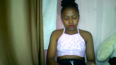 Snapshot of lara_belle chatting on May 19, 2026, 2:23 pm lara_belle online show from May 19, 2026, 2:23 pm