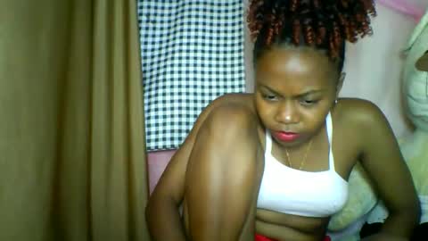 Snapshot of lara_belle chatting on May 25, 2026, 7:20 pm lara_belle online show from May 25, 2026, 7:20 pm