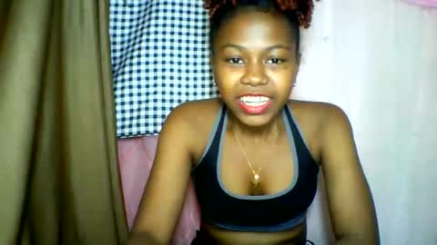 Snapshot of lara_belle chatting on May 29, 2026, 6:28 pm lara_belle online show from May 29, 2026, 6:28 pm