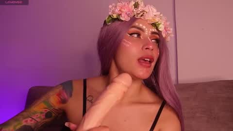 Lara online show from October 30, 2025, 11:49 pm