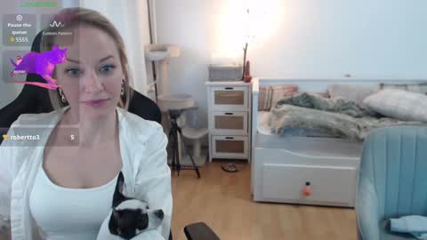 Snapshot of lara_c_rau chatting on October 2, 2025, 4:03 pm Lara online show from October 2, 2025, 4:03 pm