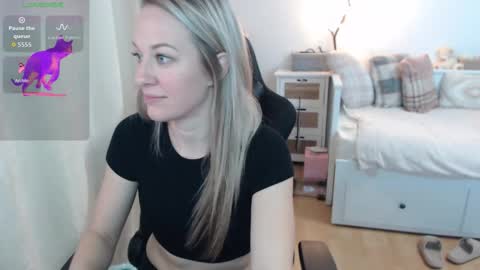 Snapshot of lara_c_rau chatting on November 14, 2025, 5:22 pm Lara online show from November 14, 2025, 5:22 pm