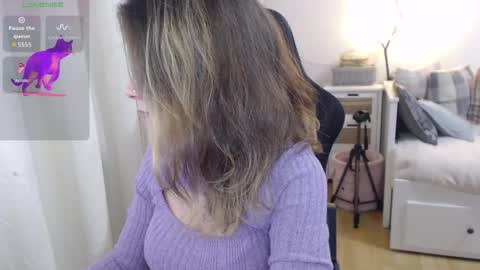 Snapshot of lara_c_rau chatting on December 18, 2025, 5:52 pm Lara online show from December 18, 2025, 5:52 pm