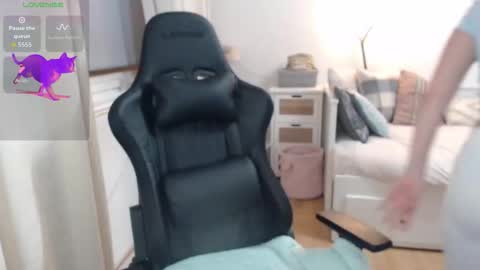 Snapshot of lara_c_rau chatting on December 20, 2025, 7:54 pm Lara online show from December 20, 2025, 7:54 pm