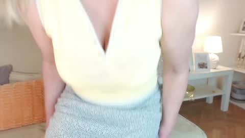 Snapshot of lara_fisher chatting on December 8, 2024, 1:25 pm lara_fisher online show from December 8, 2024, 1:25 pm