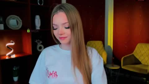 Snapshot of lara_moon1 chatting on May 18, 2026, 5:02 am your dream online show from May 18, 2026, 5:02 am