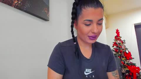 Snapshot of lara_squirtx chatting on December 6, 2024, 7:43 am Lara online show from December 6, 2024, 7:43 am