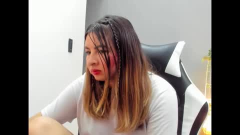 Lara online show from May 30, 2026, 2:52 am