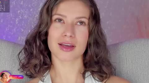 Lara  online show from October 13, 2025, 1:11 pm