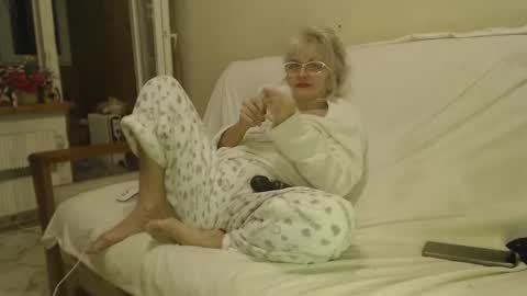 laralhotr online show from March 8, 2025, 5:01 pm