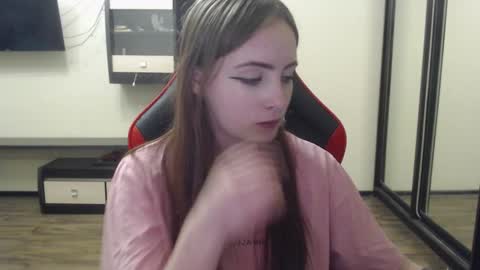 Laralianna online show from December 25, 2024, 4:32 pm