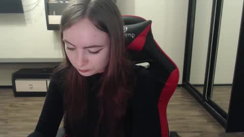 Laralianna online show from March 1, 2025, 2:13 pm