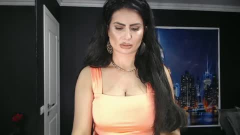laras_moans online show from June 15, 2026, 6:26 am