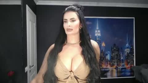 laras_moans online show from June 25, 2026, 7:24 am