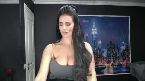 laras_moans online show from July 5, 2026, 8:43 am
