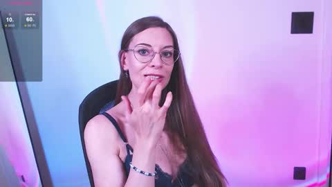 larawinters online show from November 3, 2025, 9:05 pm