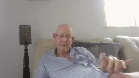 Snapshot of largerthan chatting on January 17, 2026, 11:41 pm largerthan- say hi on entry online show from January 17, 2026, 11:41 pm