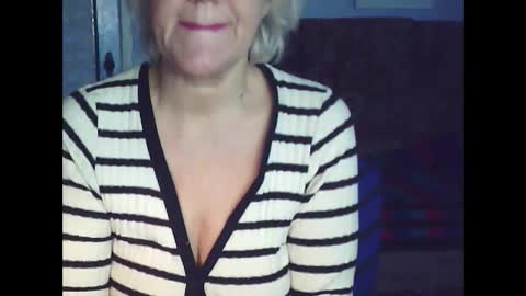 larisaq4ugo24 online show from February 11, 2025, 12:16 pm