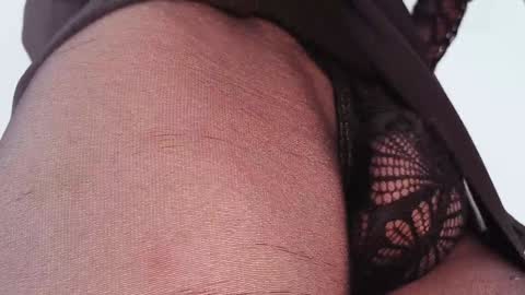 Snapshot of larissa_kitten chatting on December 1, 2024, 8:09 pm Larissa online show from December 1, 2024, 8:09 pm