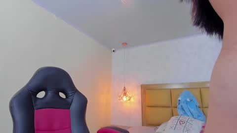 Snapshot of larsonmia chatting on March 3, 2025, 12:05 pm MIA online show from March 3, 2025, 12:05 pm