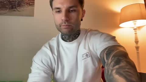 Snapshot of larsskeet chatting on November 21, 2025, 2:05 pm larsskeet online show from November 21, 2025, 2:05 pm