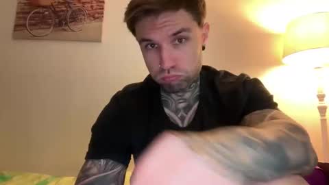 Snapshot of larsskeet chatting on December 2, 2025, 2:01 pm larsskeet online show from December 2, 2025, 2:01 pm