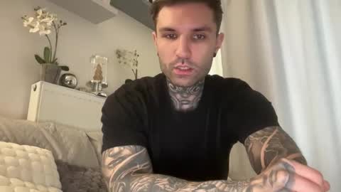 Snapshot of larsskeet chatting on December 18, 2025, 10:54 am larsskeet online show from December 18, 2025, 10:54 am