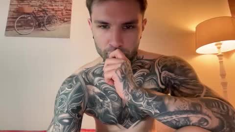 Snapshot of larsskeet chatting on December 21, 2025, 12:23 pm larsskeet online show from December 21, 2025, 12:23 pm