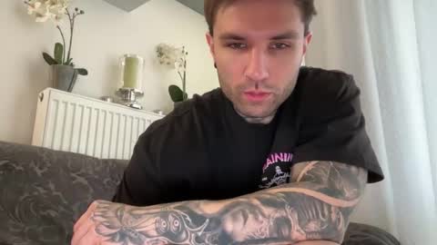 Snapshot of larsskeet chatting on January 17, 2026, 12:43 pm larsskeet online show from January 17, 2026, 12:43 pm