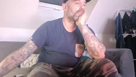 Snapshot of larsvegas1895 chatting on January 16, 2026, 3:32 am larsvegas1895 online show from January 16, 2026, 3:32 am