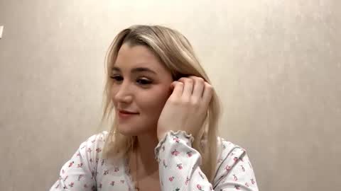 Snapshot of laruebaral chatting on March 3, 2026, 9:10 pm Betty online show from March 3, 2026, 9:10 pm