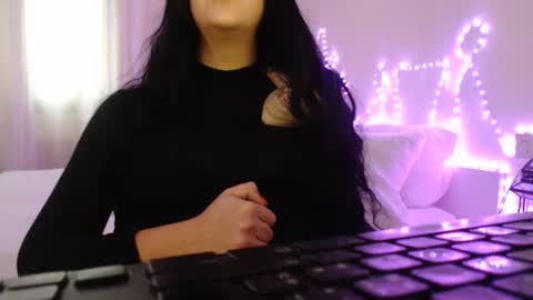 Snapshot of lasolitaauri chatting on February 5, 2026, 3:27 pm Auri online show from February 5, 2026, 3:27 pm