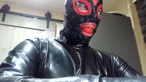 Snapshot of latexboy1986 chatting on February 23, 2025, 9:00 am latex boy 38 online show from February 23, 2025, 9:00 am