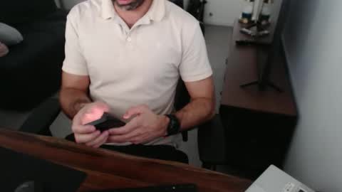 latexdave84 online show from November 11, 2025, 7:30 am