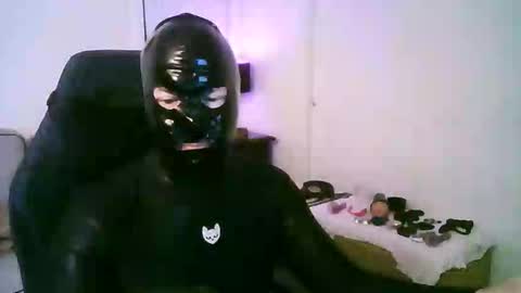 latexminheadroom online show from February 5, 2026, 6:40 am