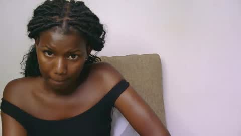 latiffaah_xx online show from April 1, 2026, 2:12 am