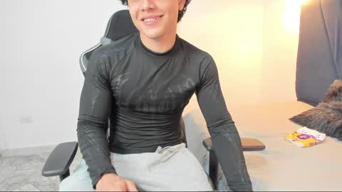 Snapshot of latin_beastx chatting on May 19, 2026, 8:04 pm latin_beastx online show from May 19, 2026, 8:04 pm