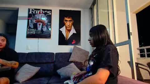 Snapshot of latin_couple77 chatting on November 24, 2025, 11:37 pm Sara y Andy online show from November 24, 2025, 11:37 pm