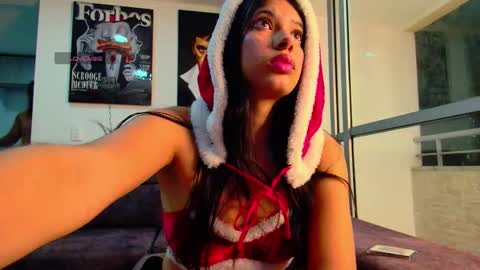 Snapshot of latin_couple77 chatting on December 2, 2025, 1:55 am Sara y Andy online show from December 2, 2025, 1:55 am