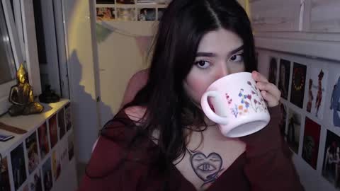 Snapshot of latina_mia chatting on December 12, 2024, 3:37 pm miiiiiiaaaa online show from December 12, 2024, 3:37 pm