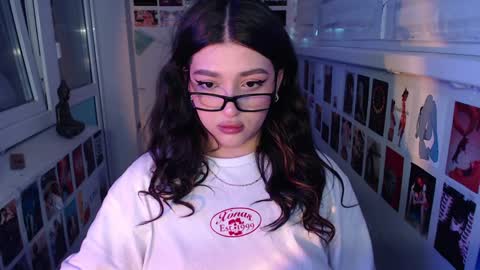 Snapshot of latina_mia chatting on January 18, 2025, 1:29 pm miiiiiiaaaa online show from January 18, 2025, 1:29 pm