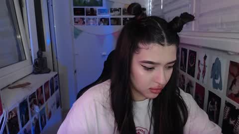 Snapshot of latina_mia chatting on February 9, 2025, 6:11 am miiiiiiaaaa online show from February 9, 2025, 6:11 am