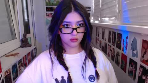 Snapshot of latina_mia chatting on February 11, 2025, 11:10 am miiiiiiaaaa online show from February 11, 2025, 11:10 am