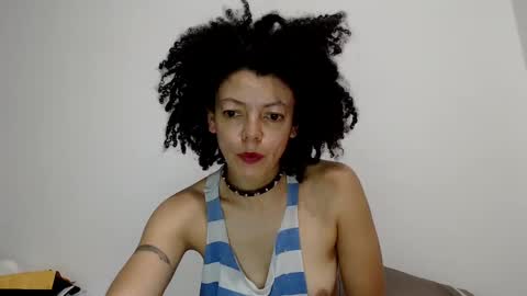 Snapshot of latinadreamy chatting on February 5, 2025, 12:10 am Latinacoka online show from February 5, 2025, 12:10 am